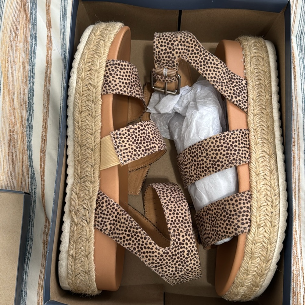Universal Thread Annie Animal Leopard Print Platform Sandals - Picture 2 of 6